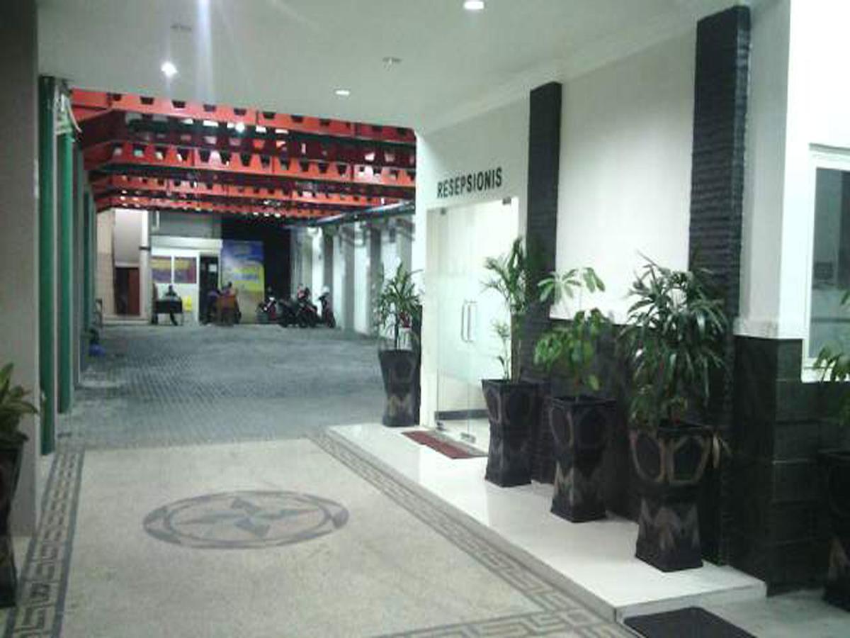 Hotel Elresas Lamongan Bagian luar foto