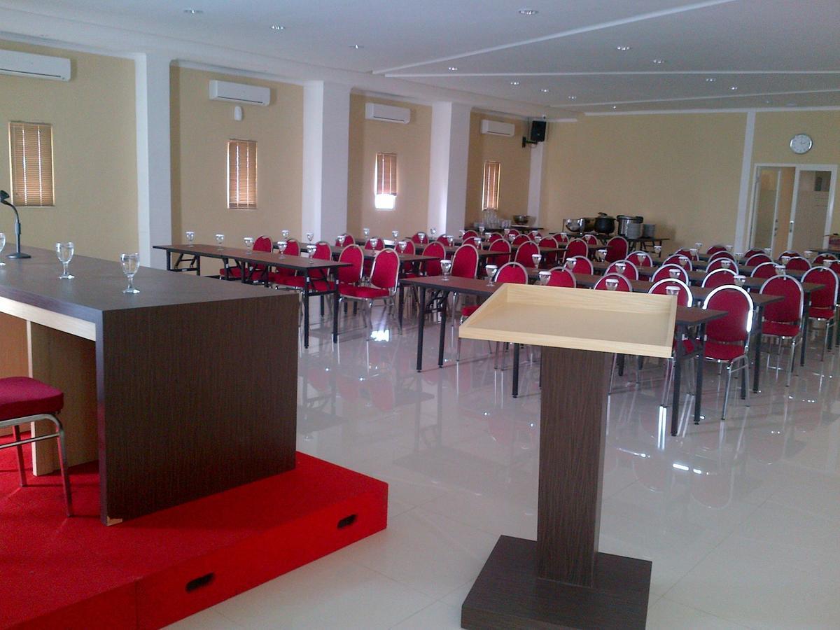 Hotel Elresas Lamongan Bagian luar foto