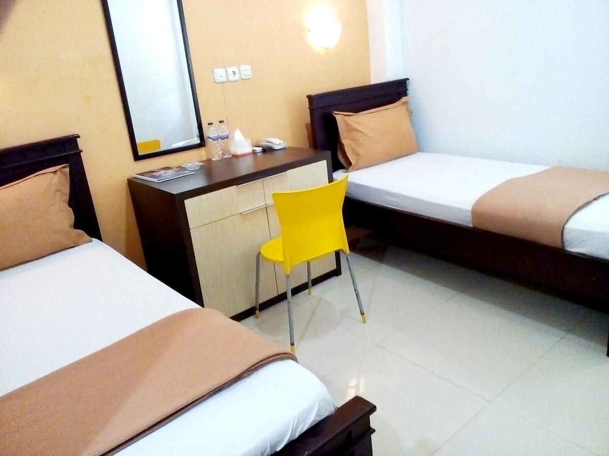 Hotel Elresas Lamongan Bagian luar foto